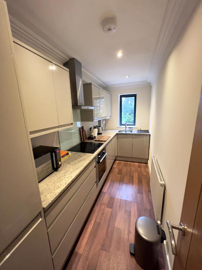 Апартаменты Modern And Cozy 2-Guest Flat With Gated Parking Кингстон на Темзе Экстерьер фото