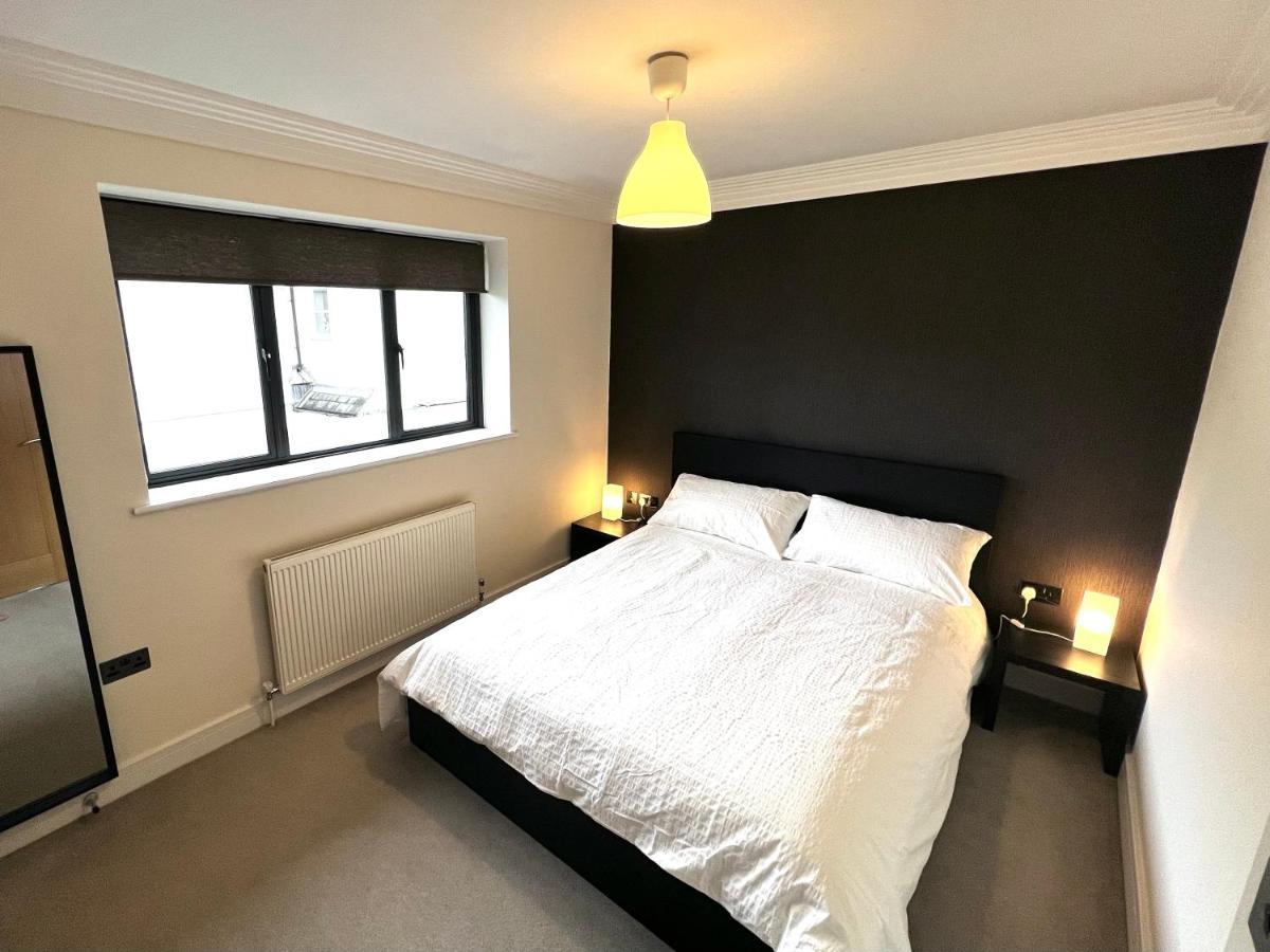 Апартаменты Modern And Cozy 2-Guest Flat With Gated Parking Кингстон на Темзе Экстерьер фото